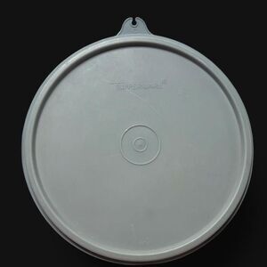 Vintage Tupperware Gray Round Lid Replacement Lid 227-2
